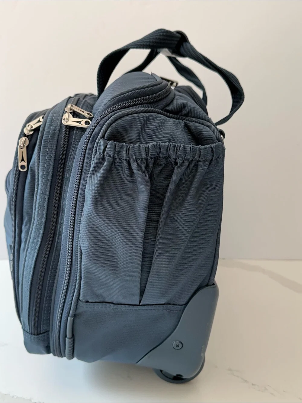 Travelpro Crew 16”Rolling Business Bag Blue Wheeled Carry On Travel Luggage Tote